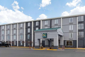  Quality Inn & Suites Lafayette  Лафайетт